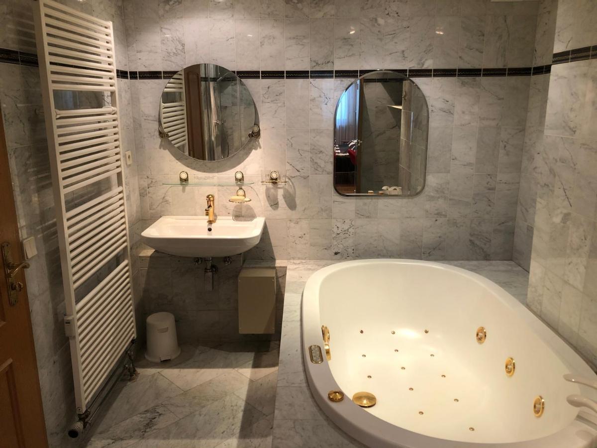 Wohnung Fuer 4 Personen, 2 Schlafzimmer, 2 Parkplaetze, Wlan Lago de Constança Exterior foto